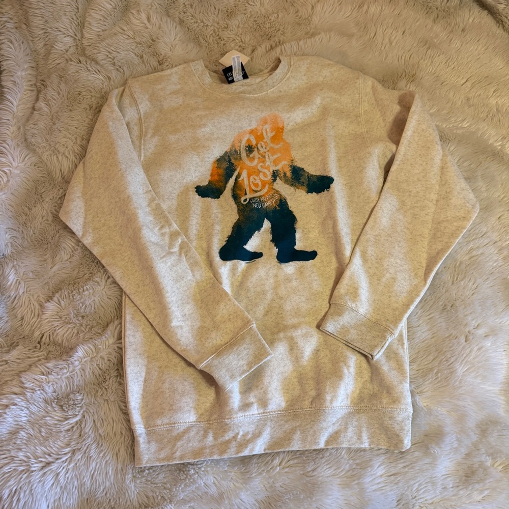 Get Lost Bigfoot White Mountains New Hampshire NWT Crewneck (super soft!)